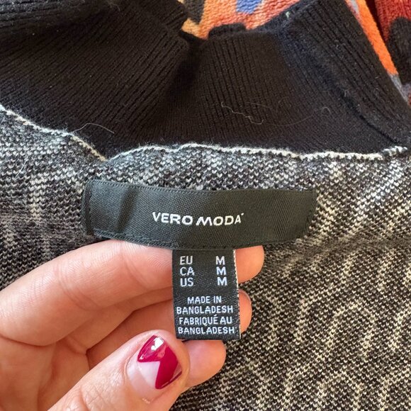 Vero Moda Black and White geometric pattern sweater - Picture 4 of 6